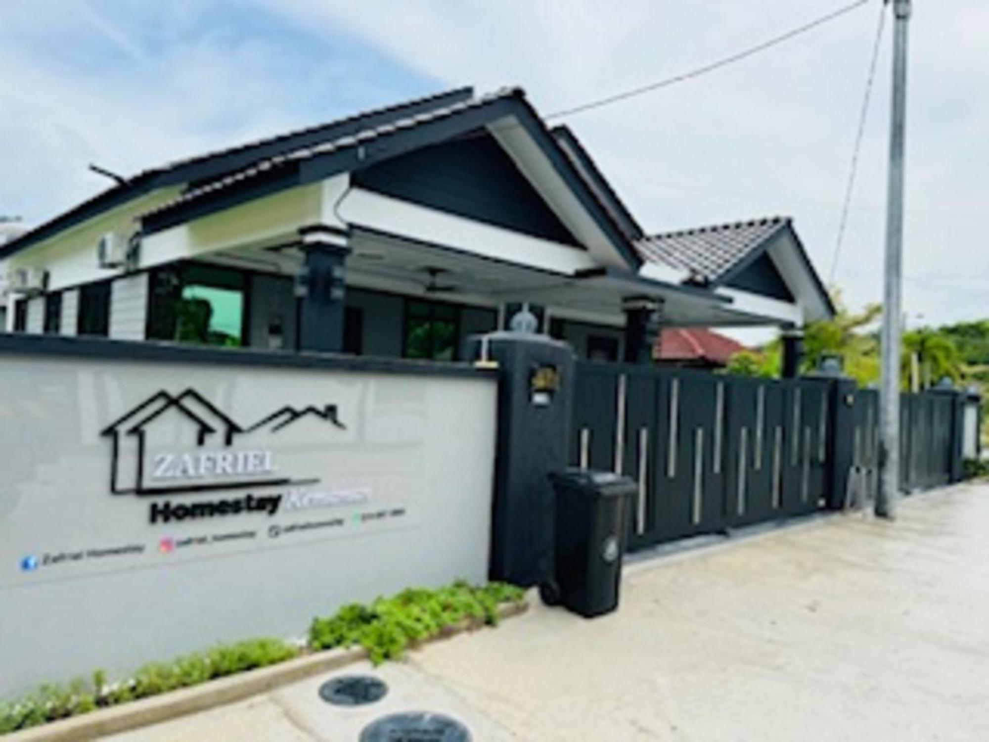 Zafriel Homestay Kemaman Kampong Geliga Besar Exterior photo