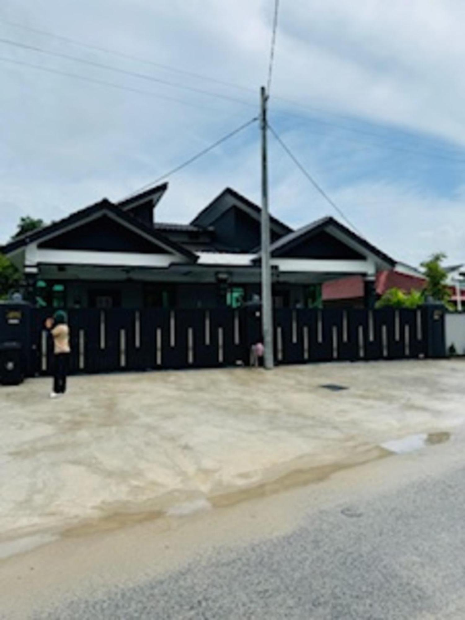 Zafriel Homestay Kemaman Kampong Geliga Besar Exterior photo